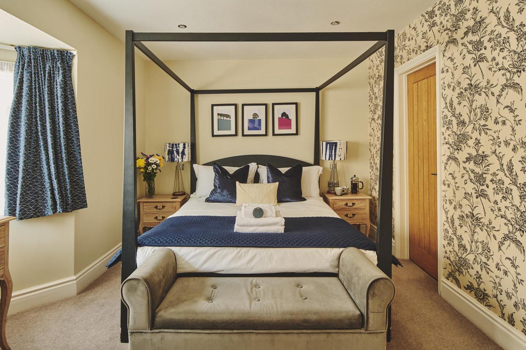 The Lansdowne Guest House Bourton-on-the-Water Zimmer foto A bedroom at The Old Vicarage