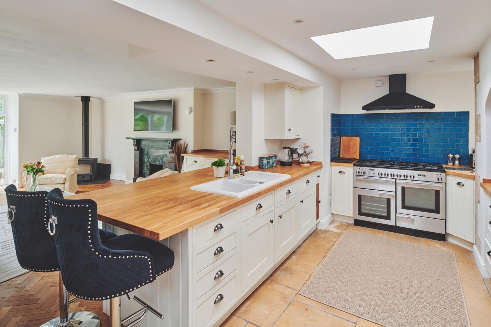 The Lansdowne Guest House Bourton-on-the-Water Exterior foto A kitchen with a skylight