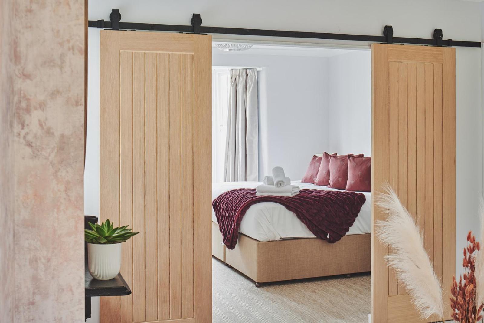 The Lansdowne Guest House Bourton-on-the-Water Exterior foto Sliding barn doors