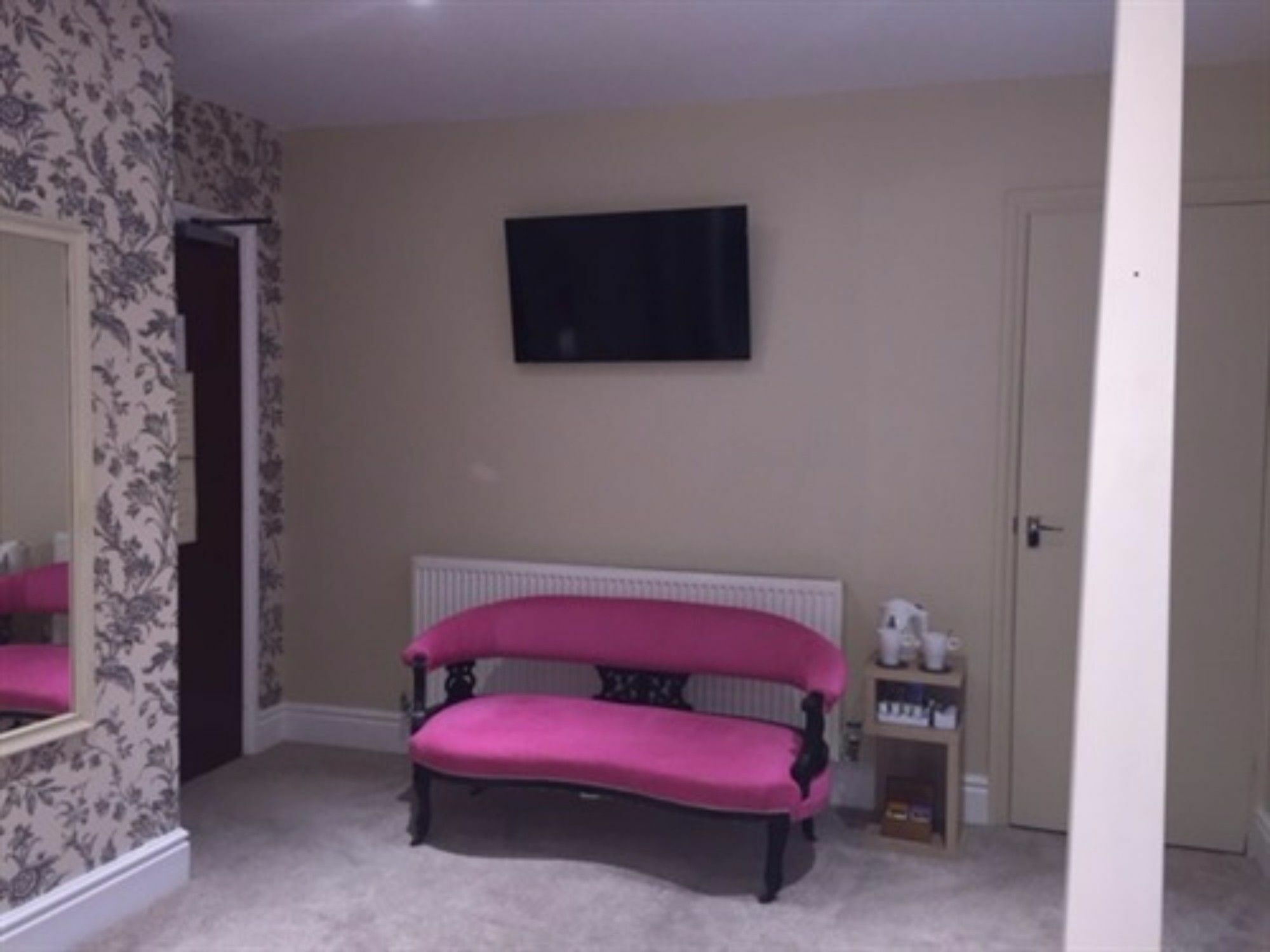 The Lansdowne Guest House Bourton-on-the-Water Exterior foto The waiting room at the practice