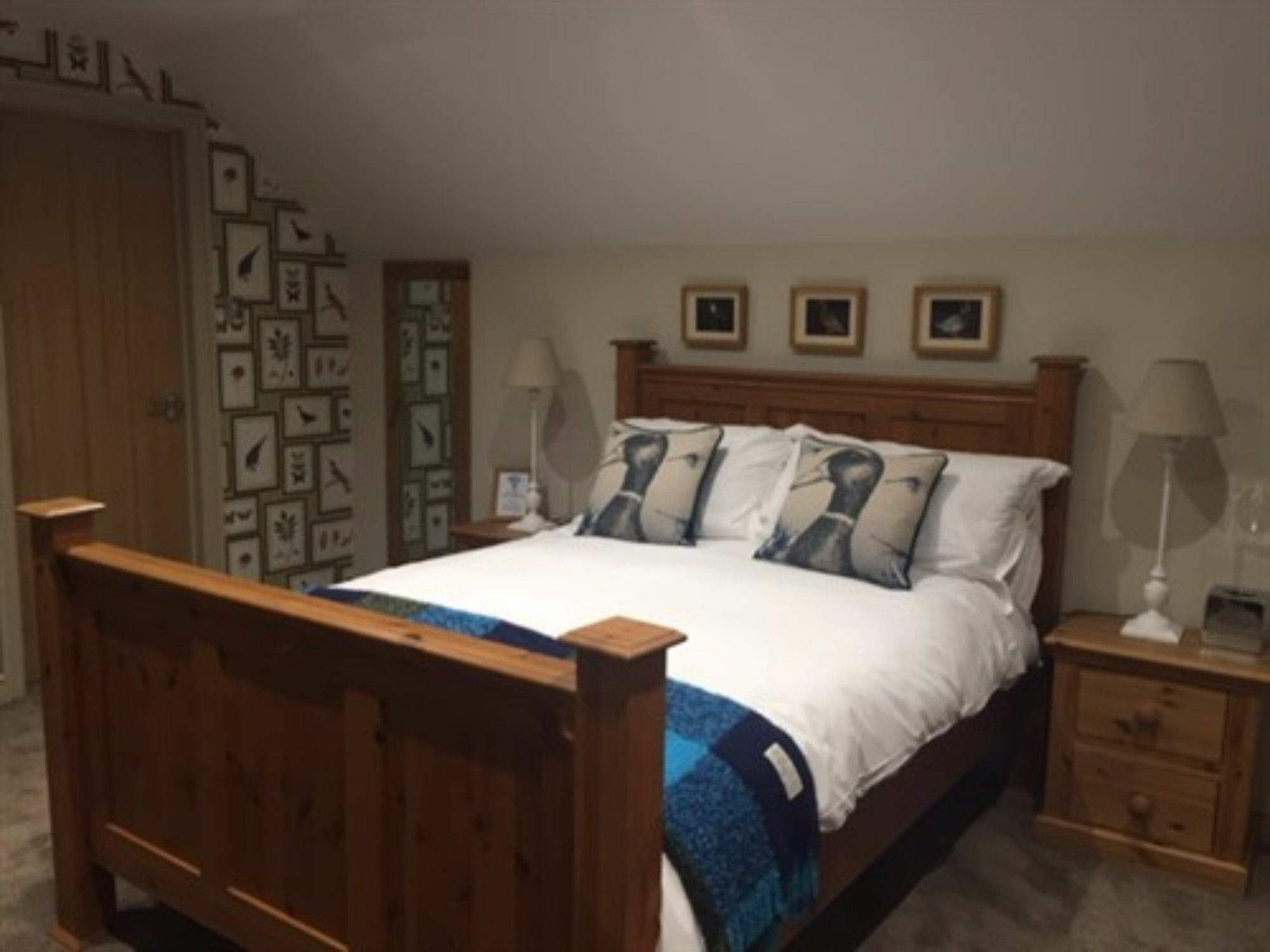 The Lansdowne Guest House Bourton-on-the-Water Exterior foto A bedroom in the UK