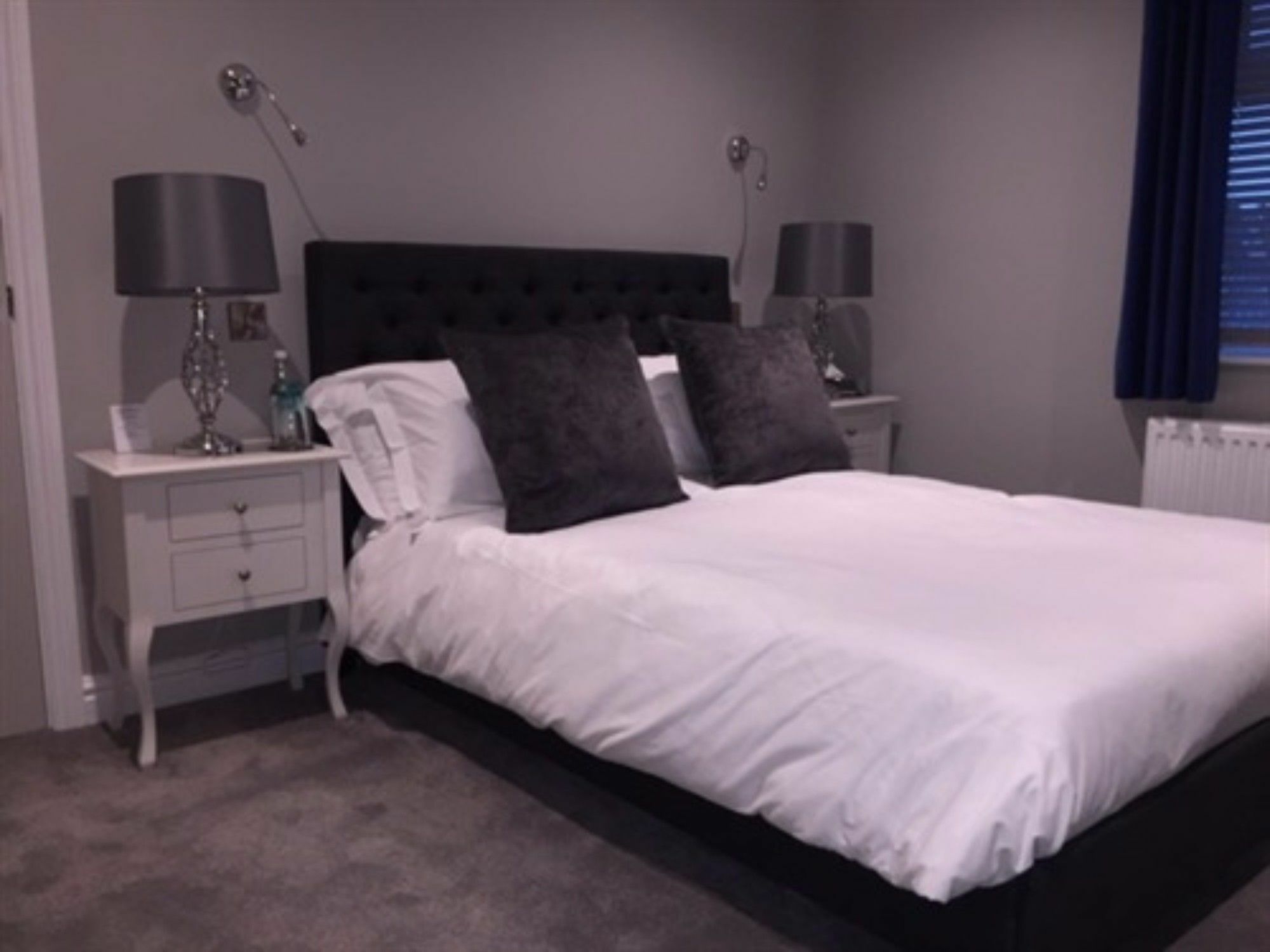 The Lansdowne Guest House Bourton-on-the-Water Exterior foto A bedroom at the hotel